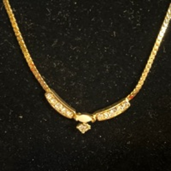 Unbranded Jewelry - Women's Gold Tone Necklace